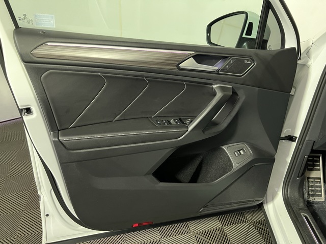 2024 Volkswagen Tiguan SEL R-Line Black photo 20