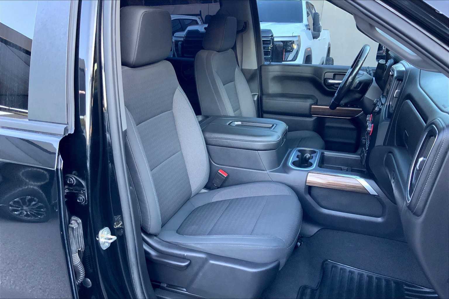 2020 Chevrolet Silverado 1500 RST photo 8