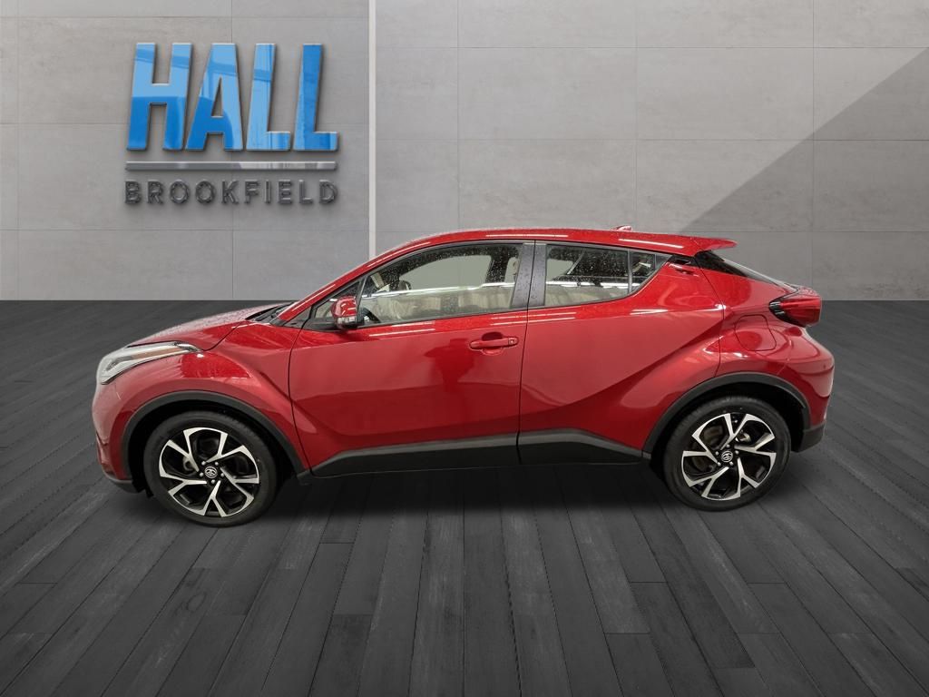 2020 Toyota C-HR XLE photo 2