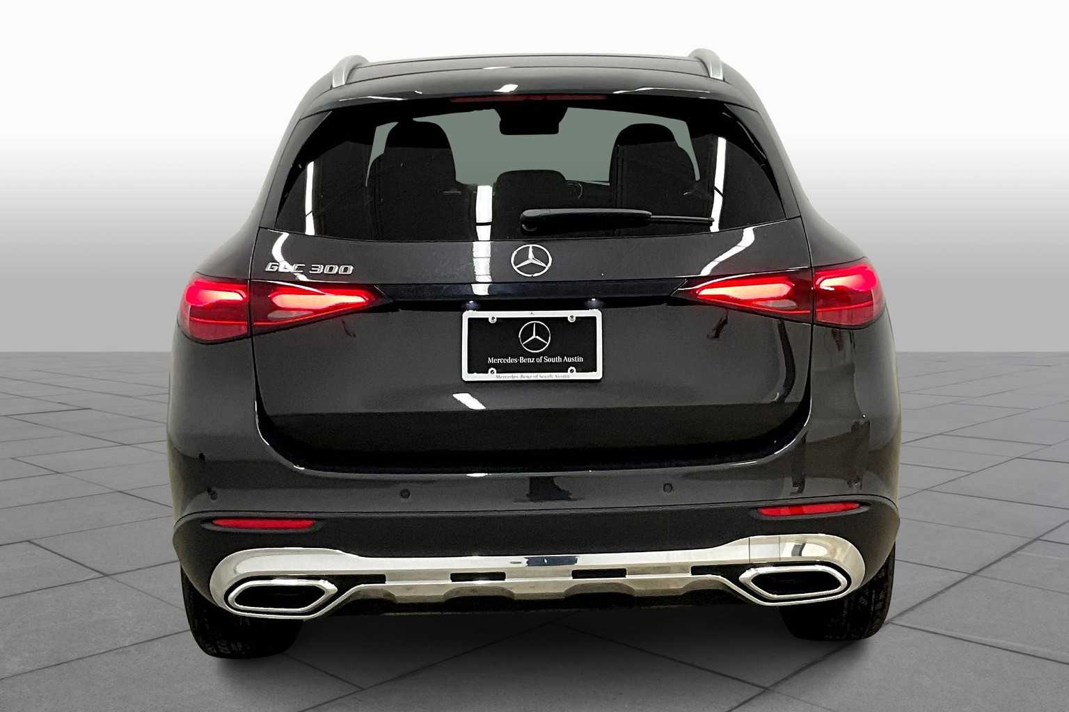 2025 Mercedes Benz GLC 300 photo 4
