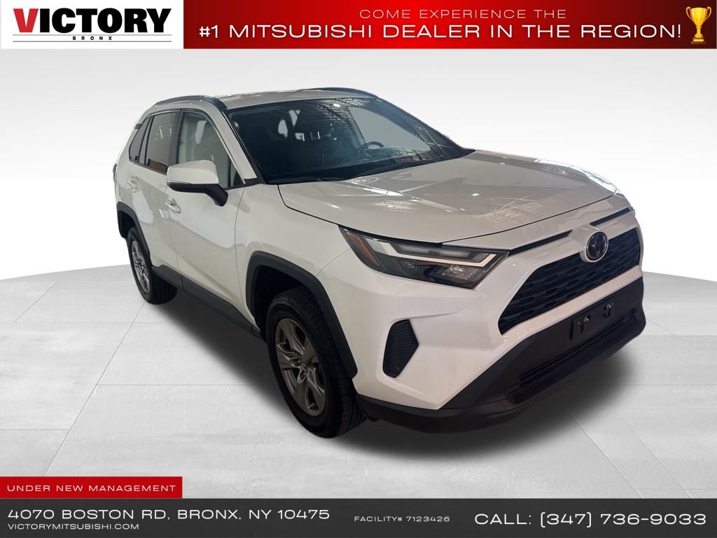 2023 Toyota RAV4 XLE photo 3