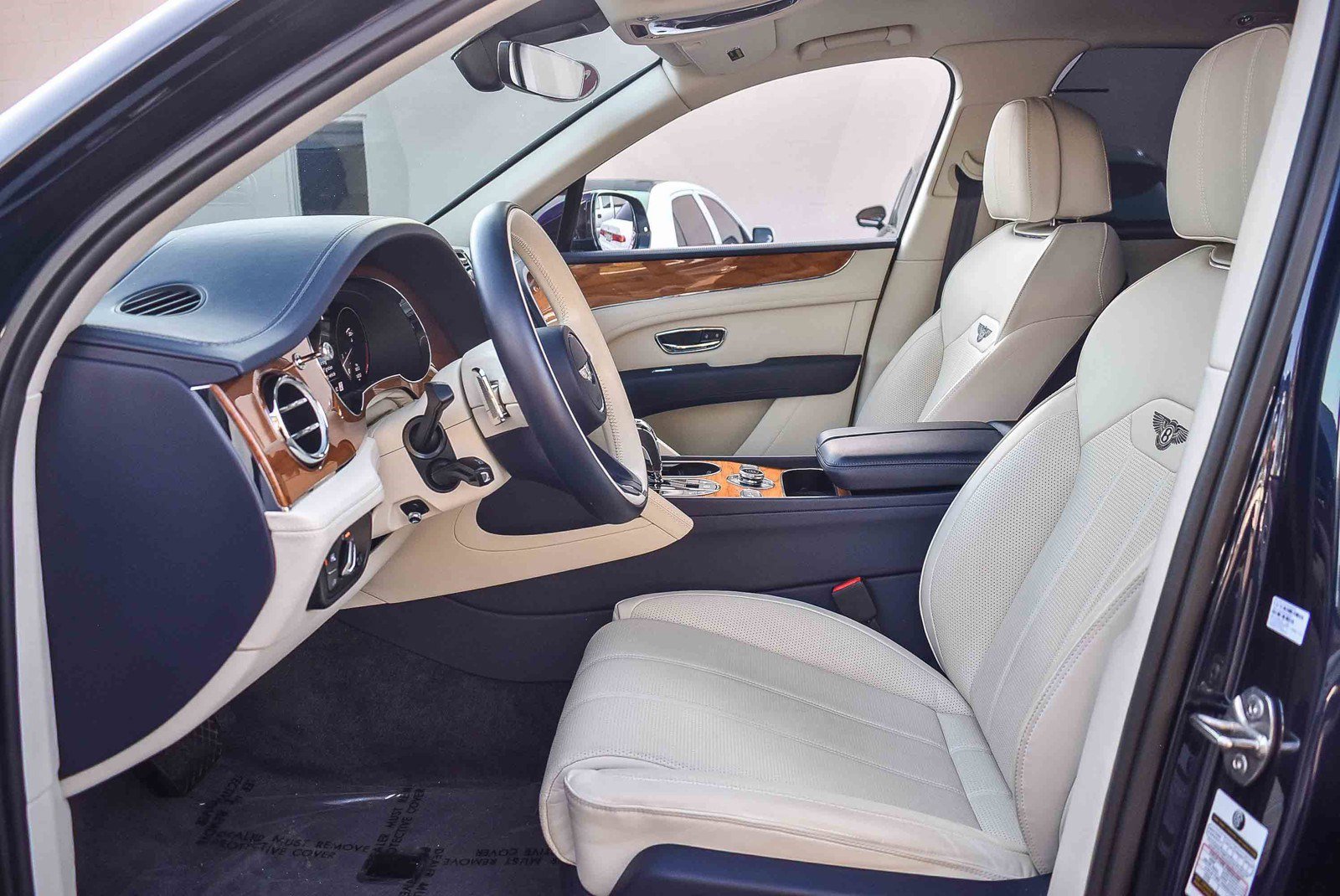 2023 Bentley Bentayga EWB Azure First Edition photo 17