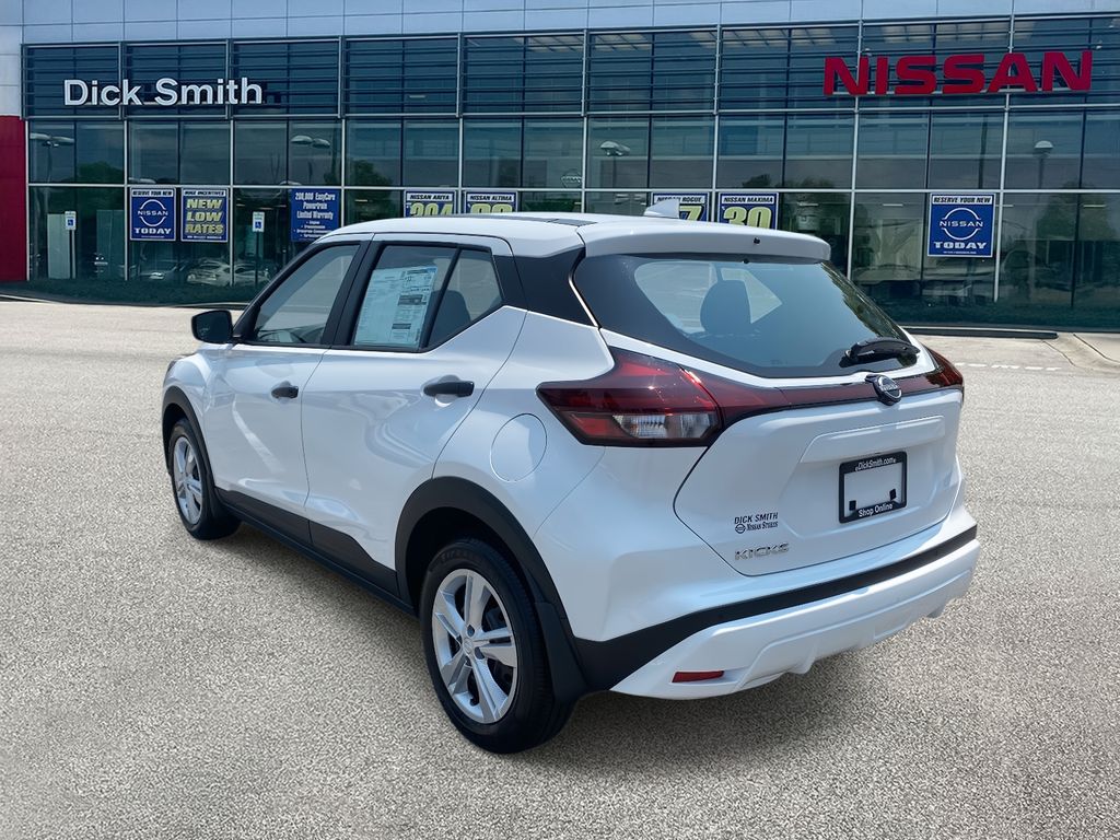 2025 Nissan Kicks Play S photo 3