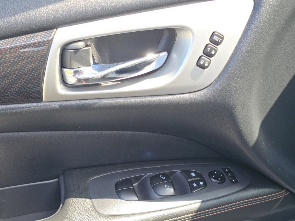 2020 Nissan Pathfinder SL photo 17