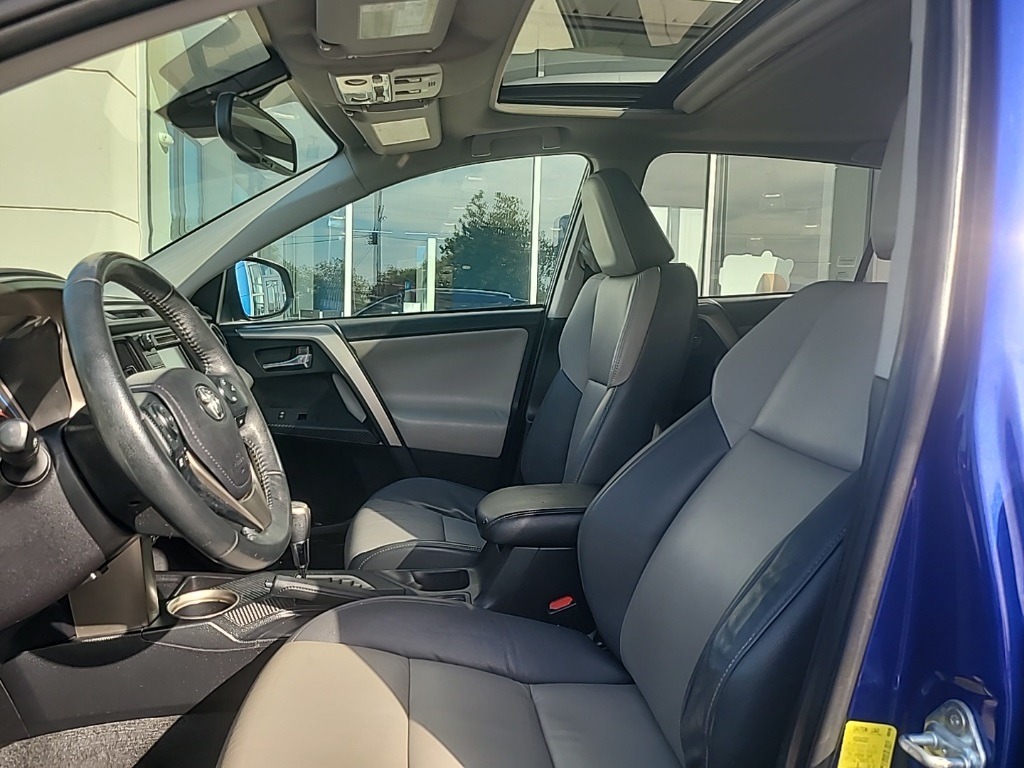 2015 Toyota RAV4 Limited photo 6