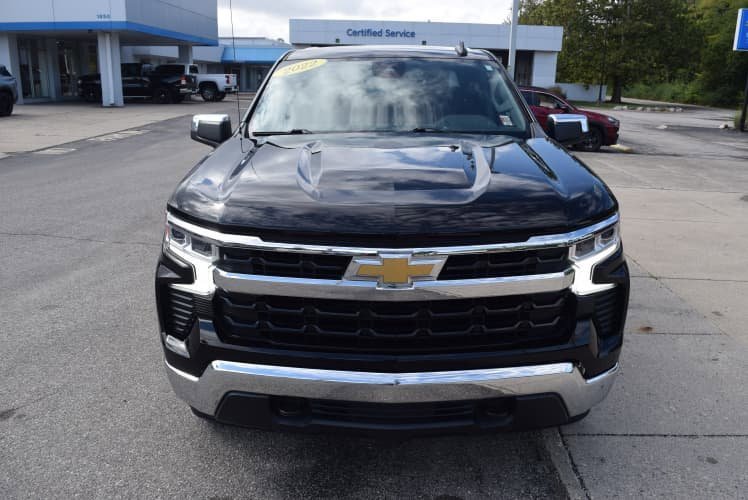 2022 Chevrolet Silverado 1500 LT photo 2