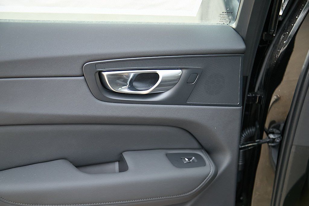 2026 VOLVO XC60 - Image 19