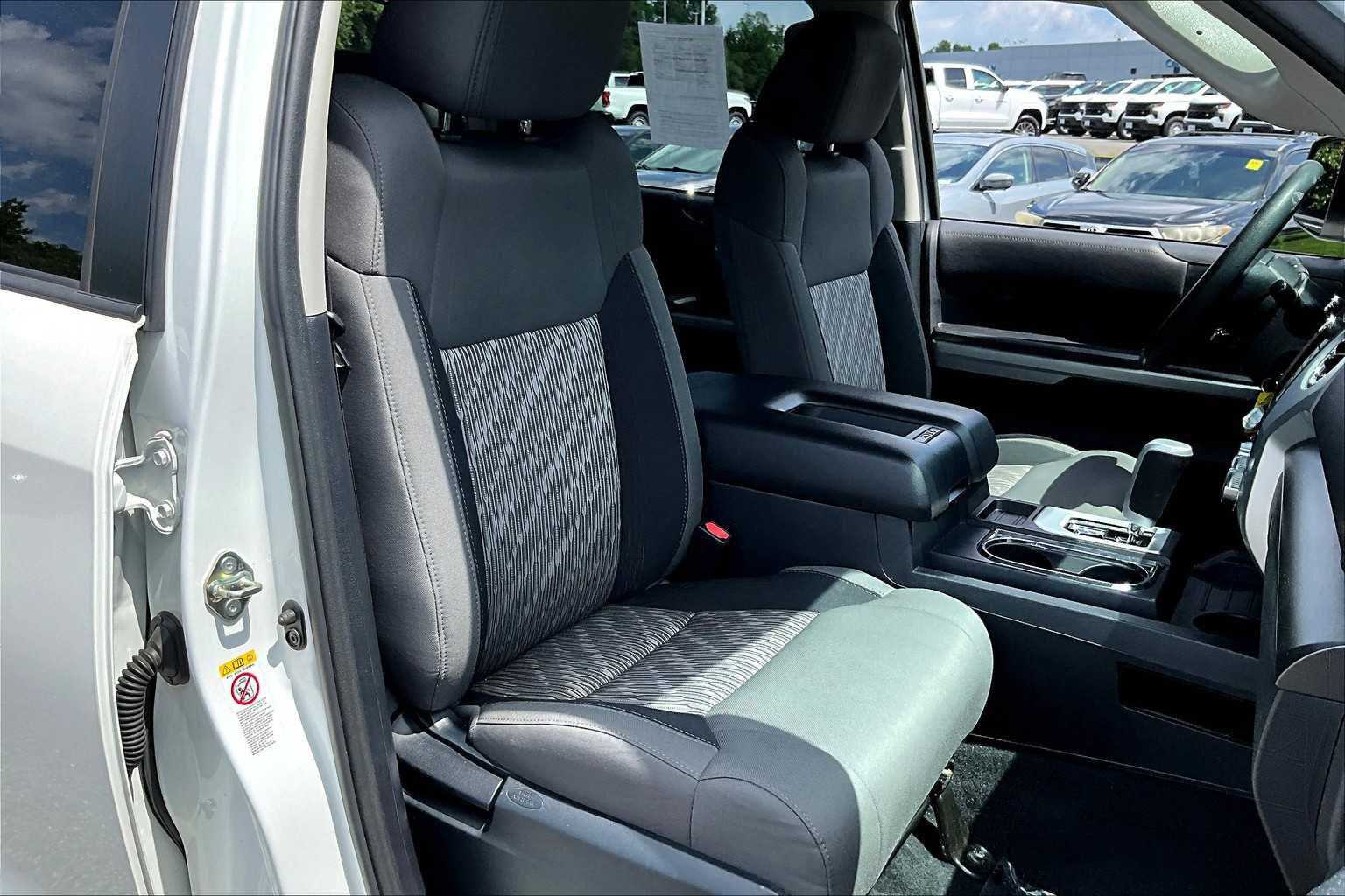 2018 Toyota Tundra SR5 CrewMax photo 8