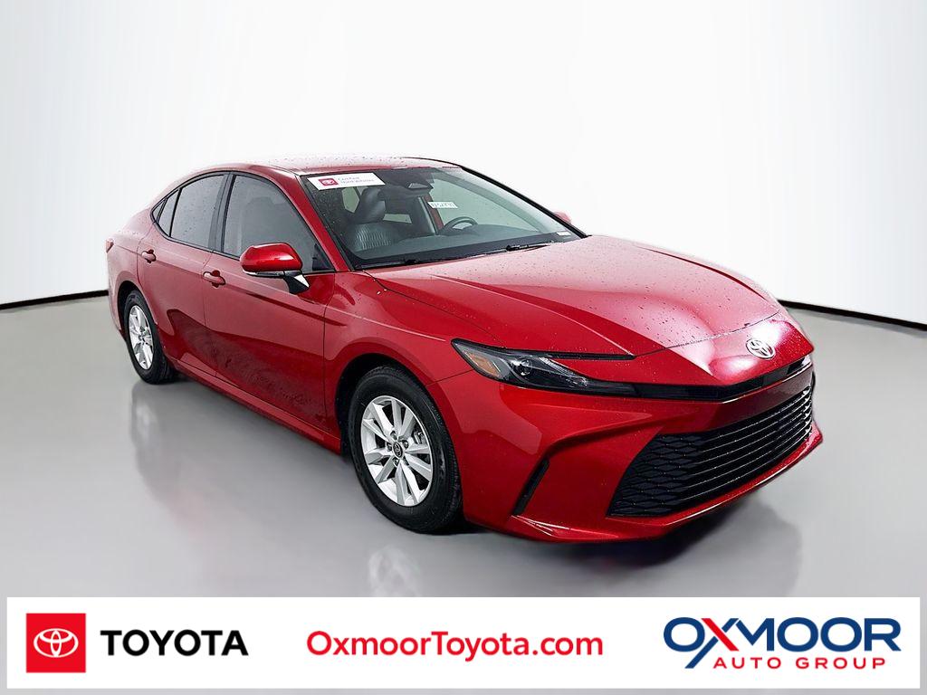 2025 Toyota Camry LE's photo