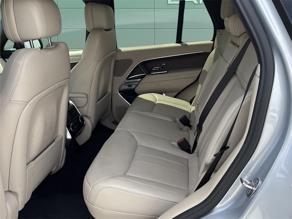 2023 Land Rover Range Rover SE photo 20