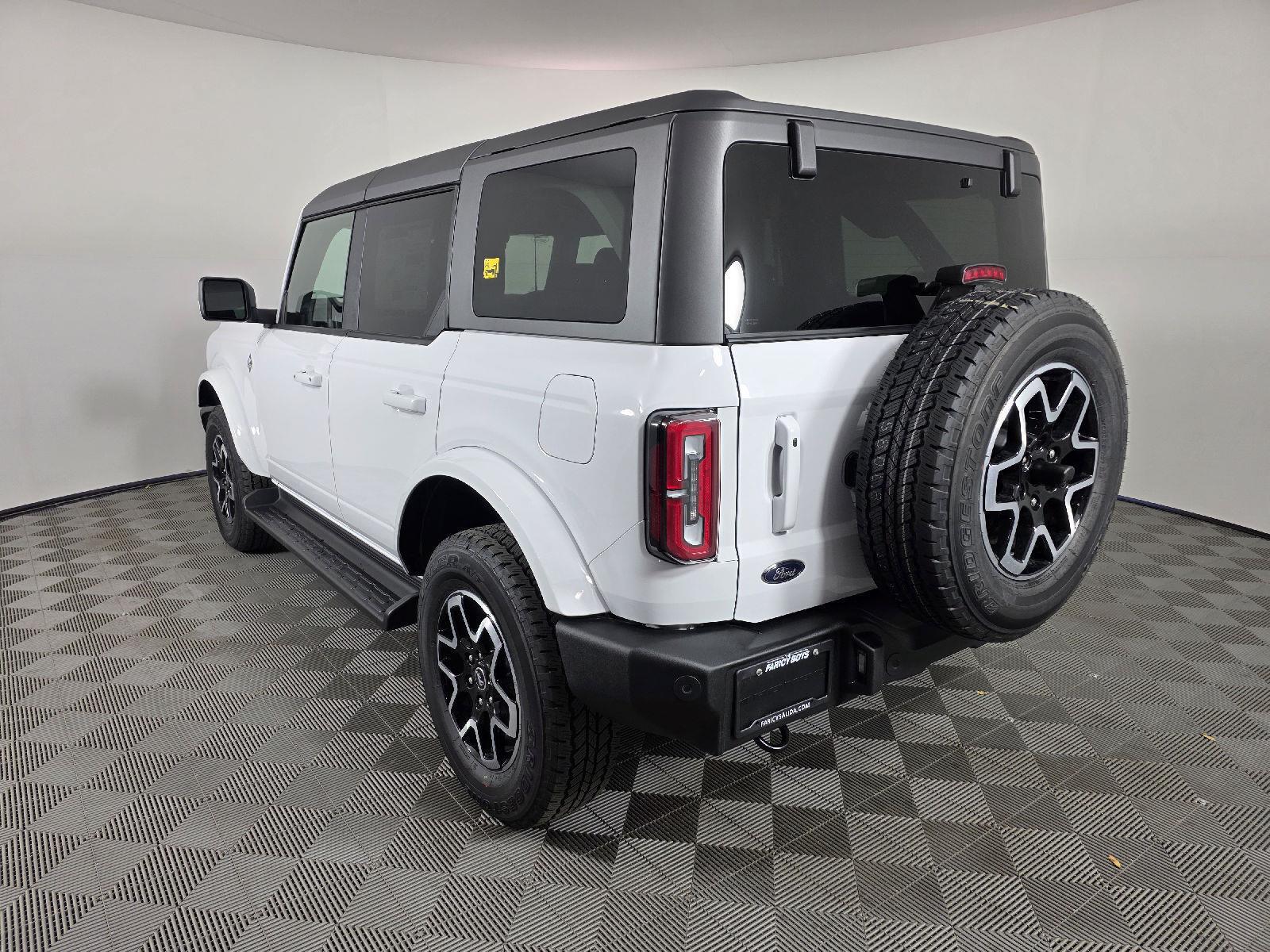 2025 Ford Bronco Outer Banks photo 3