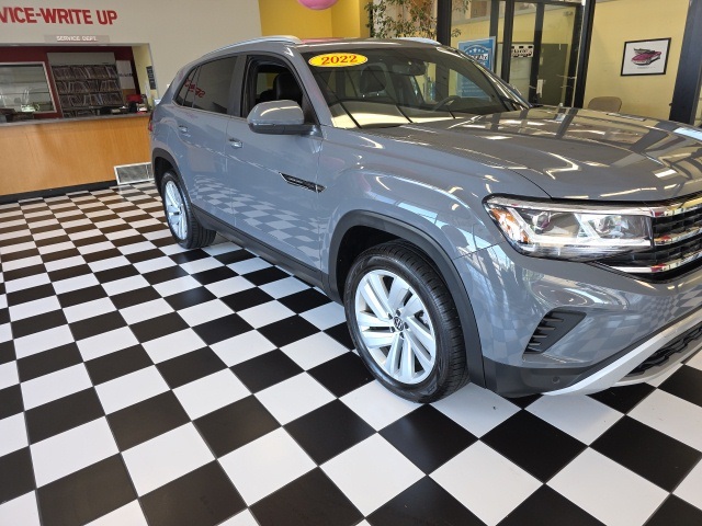 2022 Volkswagen Atlas Cross Sport V6 SE Technology photo 2