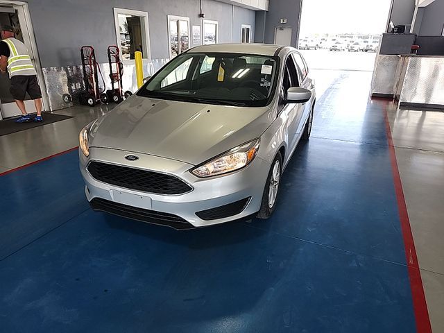 2018 Ford Focus SE photo 2