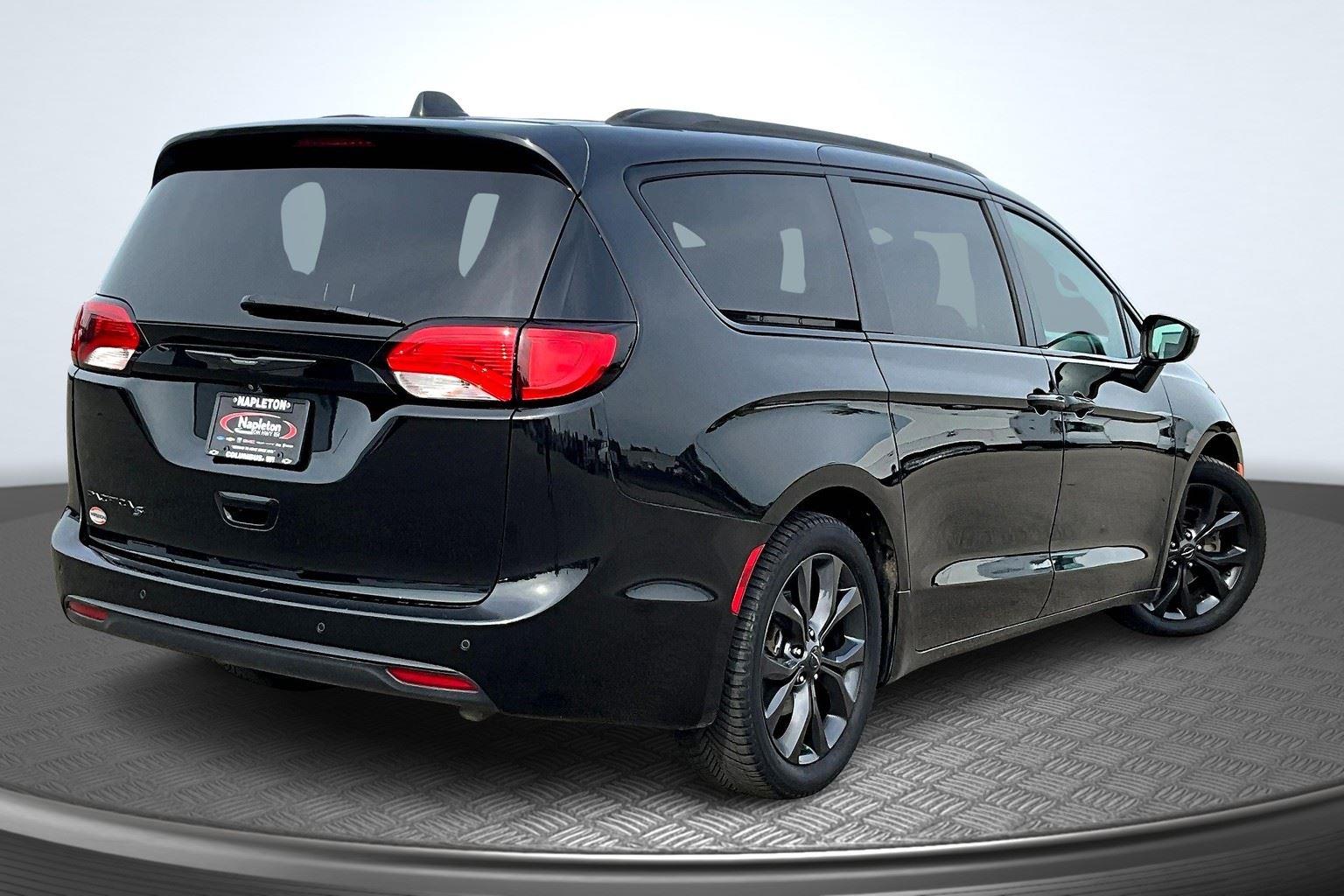 Used 2018 Chrysler Pacifica Touring Plus with VIN 2C4RC1FG3JR227523 for sale in Columbus, WI