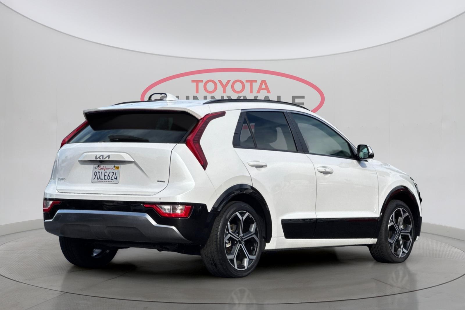 2023 Kia Niro EX Touring photo 2