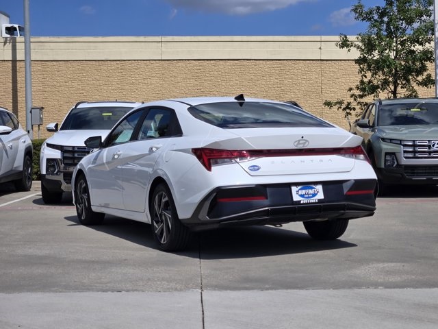 2024 Hyundai Elantra SEL Convenience photo 4