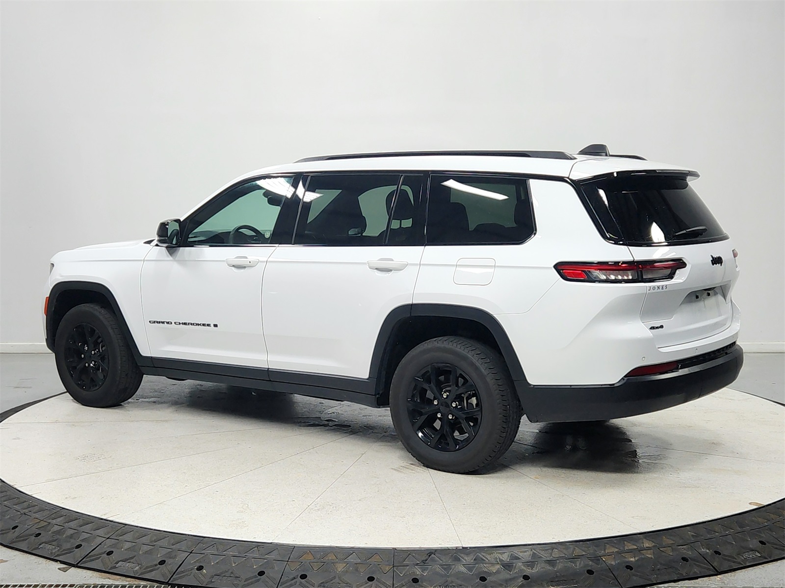 2024 Jeep Grand Cherokee Altitude photo 2