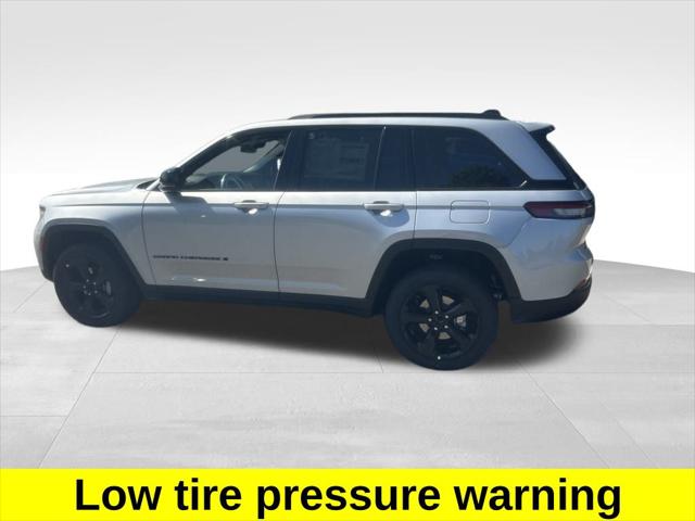 2025 Jeep Grand Cherokee Altitude X photo 2