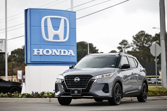 2023 Nissan Kicks SR's photo