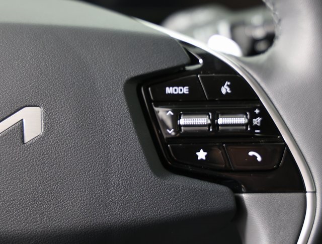2025 Kia Niro SX photo 16