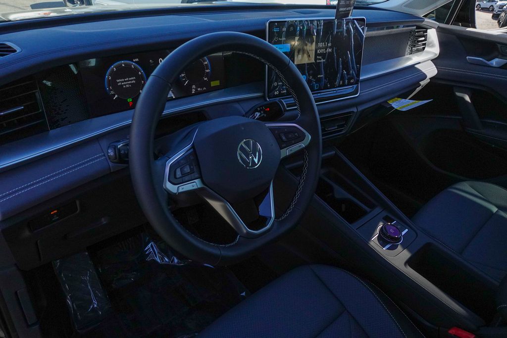2025 Volkswagen Tiguan SE photo 7