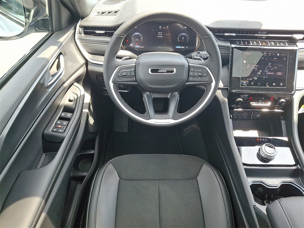 2025 Jeep Grand Cherokee Altitude photo 11