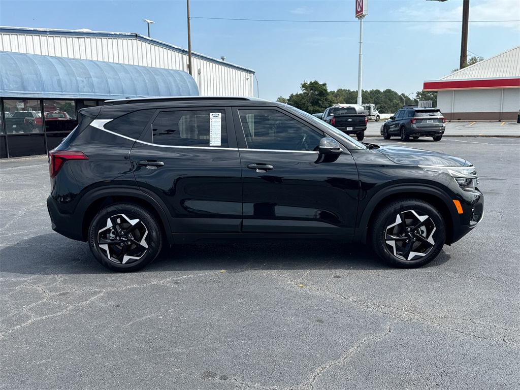 2024 Kia Seltos EX photo 2