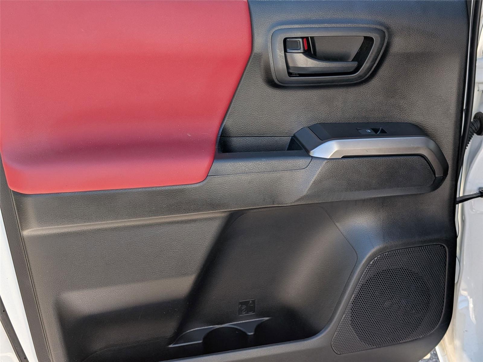 2022 Toyota Tacoma SR5 Double Cab V6 photo 25