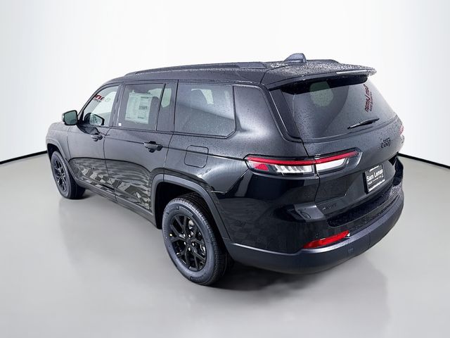 2025 Jeep Grand Cherokee Altitude photo 2