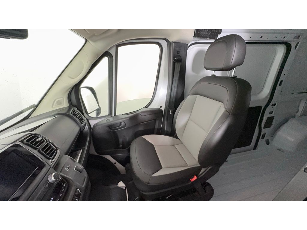 2025 Ram ProMaster 1500 Tradesman photo 3