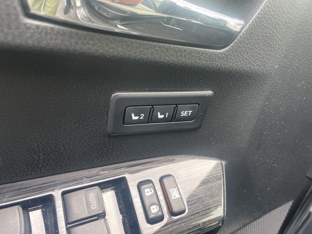 2018 Toyota RAV4 Limited photo 4