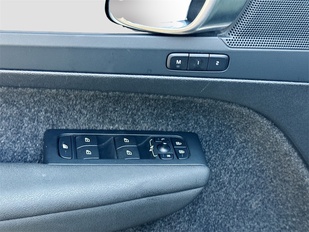 2024 Volvo XC40 Core photo 19