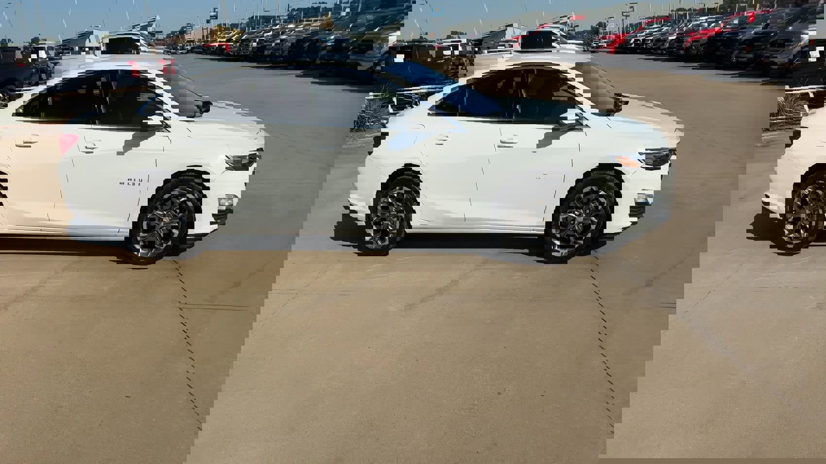 2024 Chevrolet Malibu 1LT photo 2