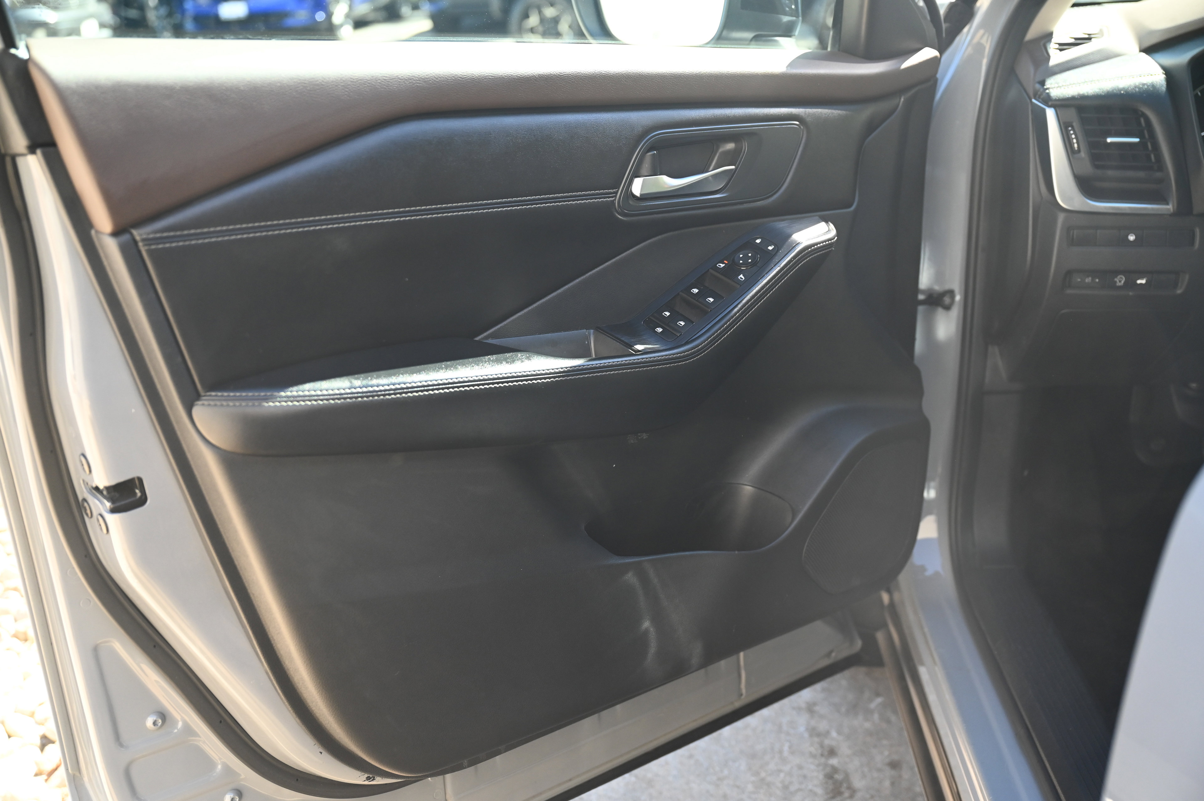 2023 Nissan Rogue SV photo 8