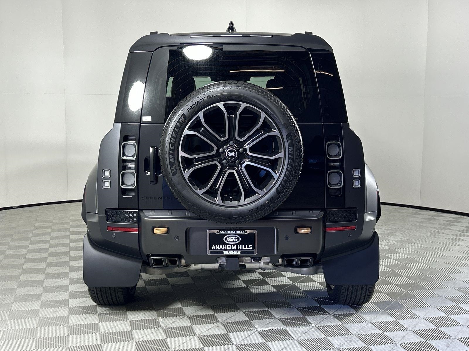 2025 Land Rover Defender 110 photo 4