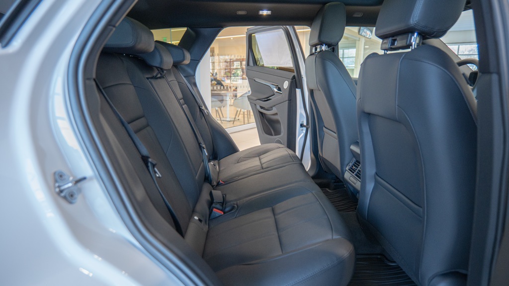 2026 Land Rover Range Rover Evoque Dynamic SE photo 17