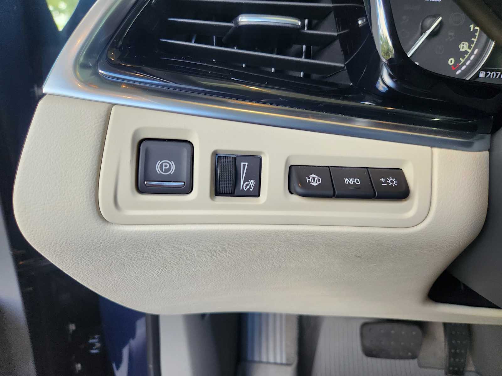 2025 Cadillac XT6 Premium Luxury photo 16