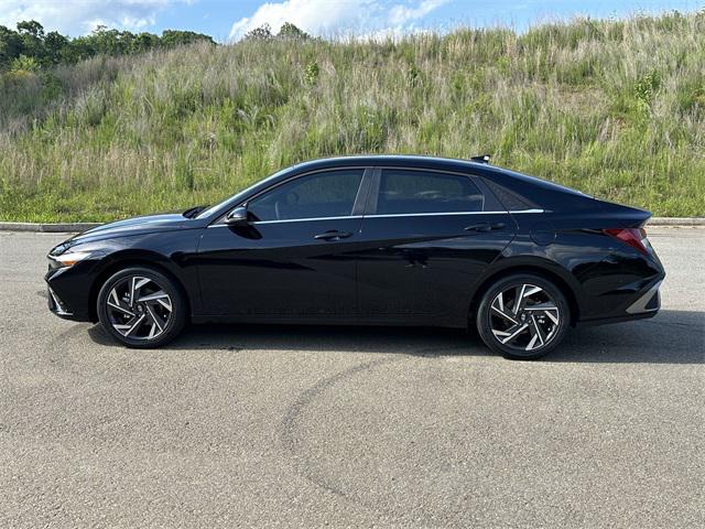 2025 Hyundai Elantra Hybrid Limited photo 2