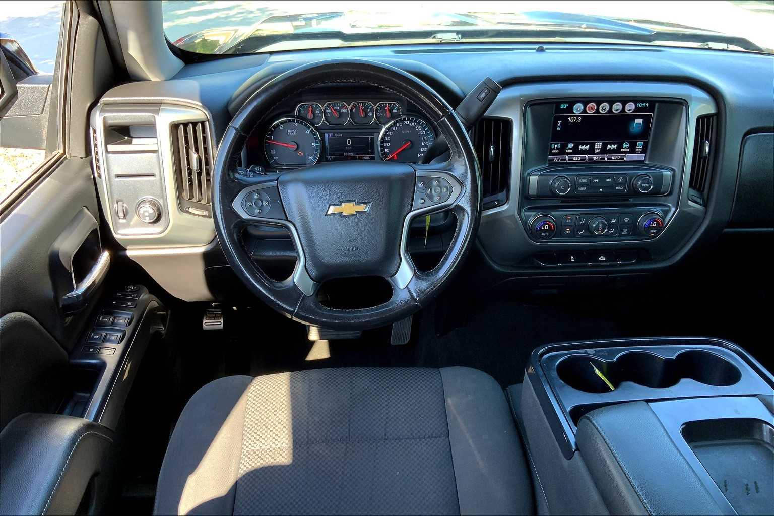 2018 Chevrolet Silverado 1500 LT photo 3