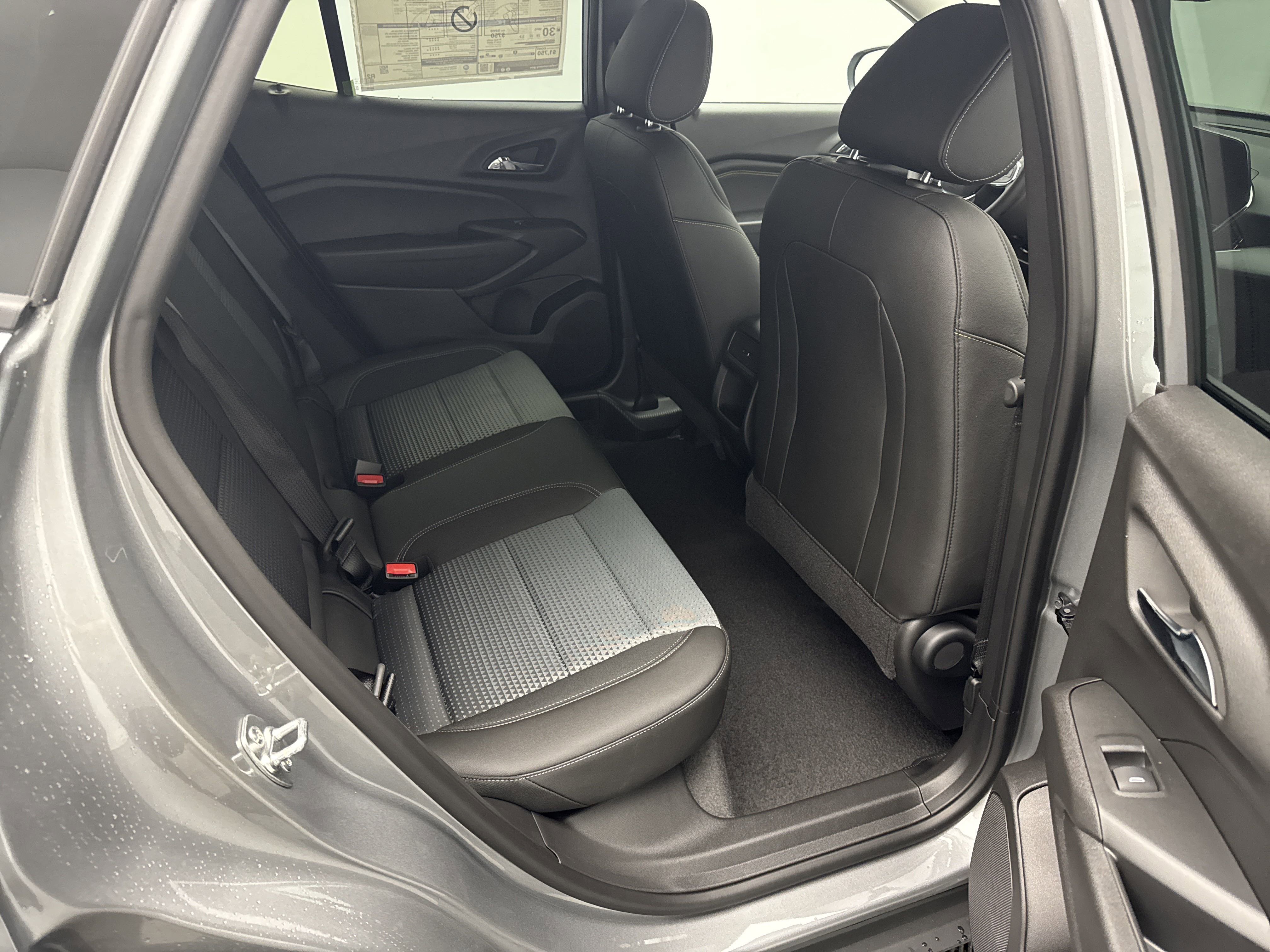 2025 Chevrolet Trax LT photo 13