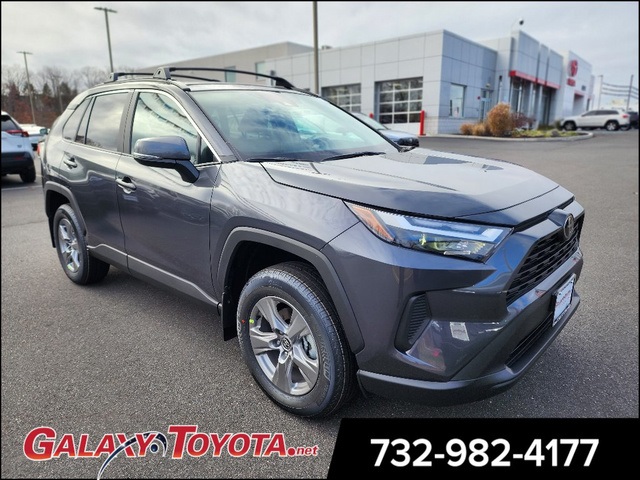 2025 Toyota RAV4 XLE's photo