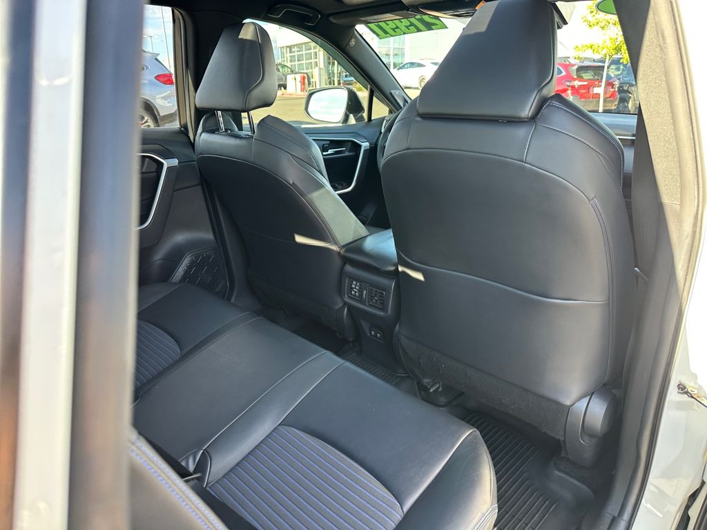 2020 Toyota RAV4 Hybrid XSE photo 16