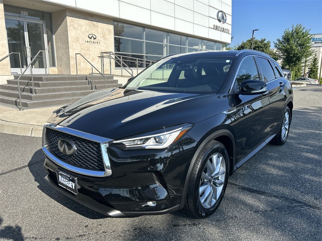 2022 Infiniti QX50 Luxe photo 3