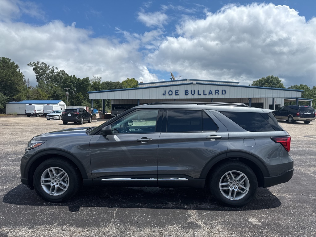2025 Ford Explorer photo 13