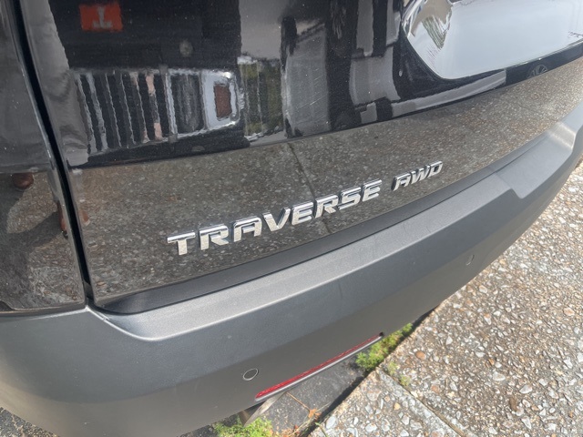 2022 Chevrolet Traverse Leather photo 3