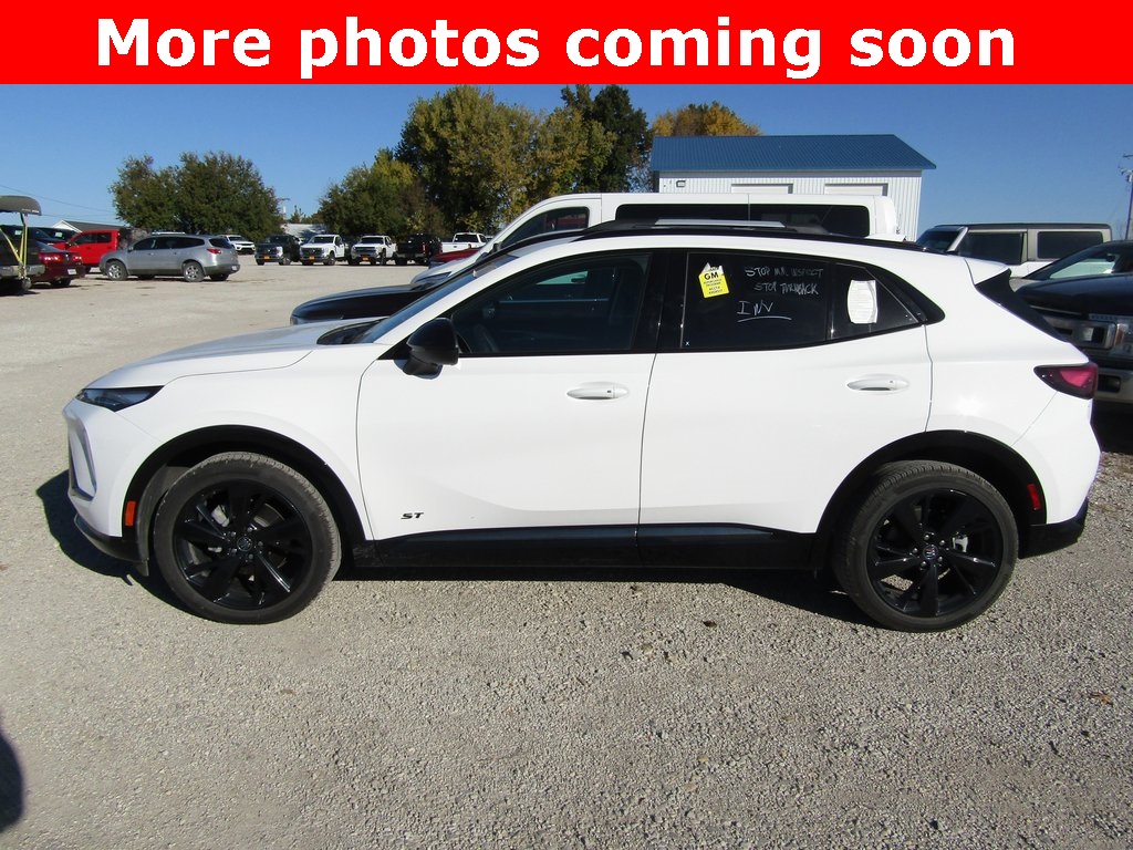 2025 Buick Envision Sport Touring photo 2