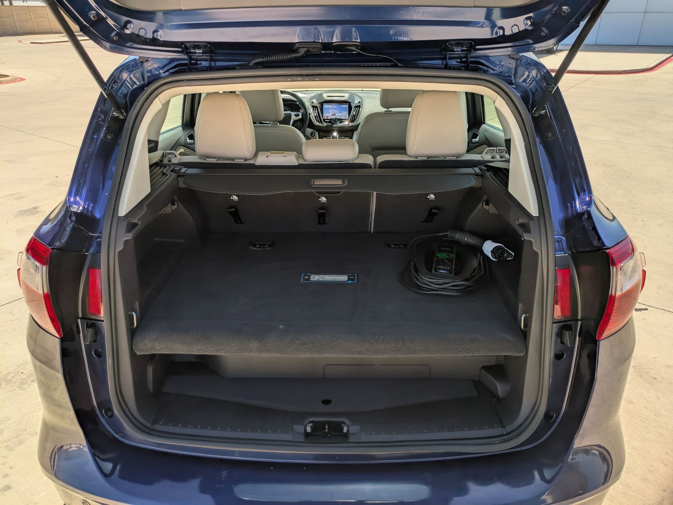 2016 Ford C-Max Energi SEL photo 24