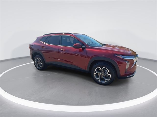 2025 Chevrolet Trax LT photo 2