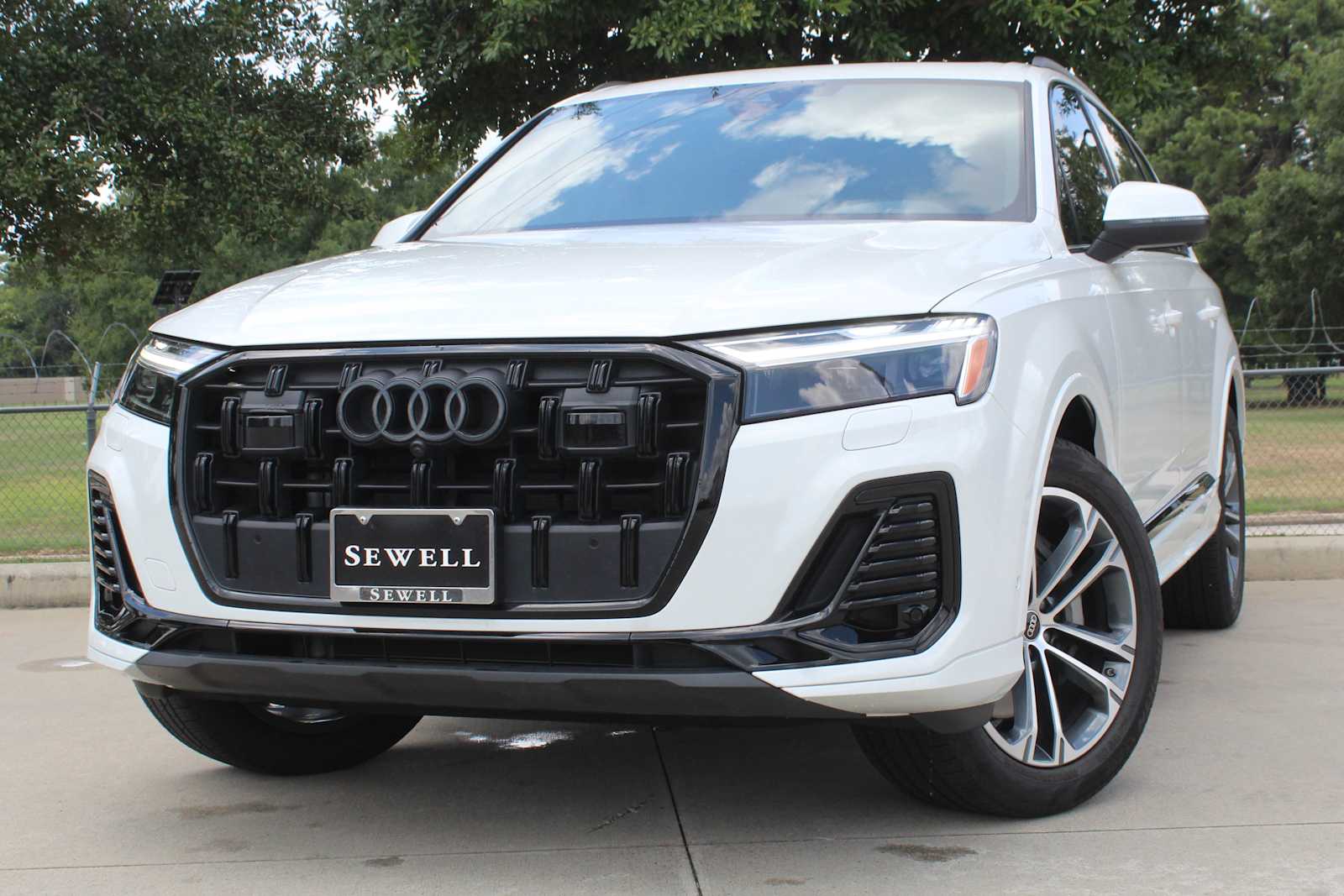 2025 Audi Q7 Premium Plus