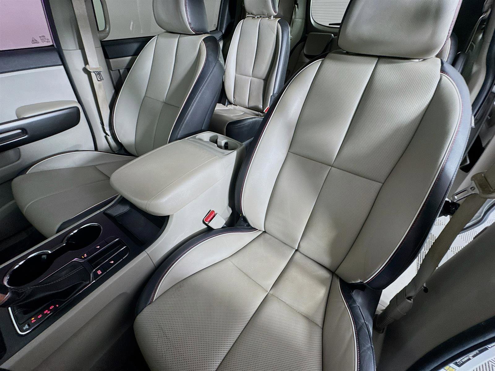2021 Kia Sedona EX photo 11